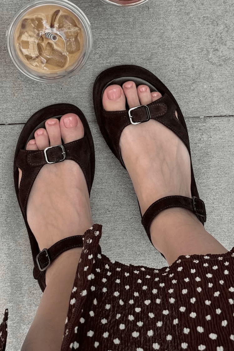 Sandalias de ante con punta abierta