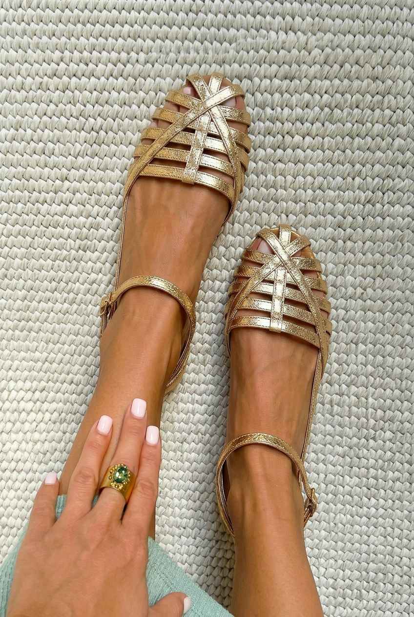 Sandalias bajas de punta cerrada tipo jaula con tira al tobillo