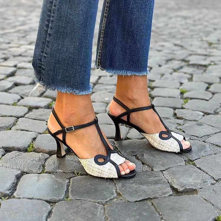 Tacones de aguja punta abierta en contraste con tira en T