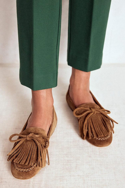 Mocasines Camel en punta redonda de color liso con flecos