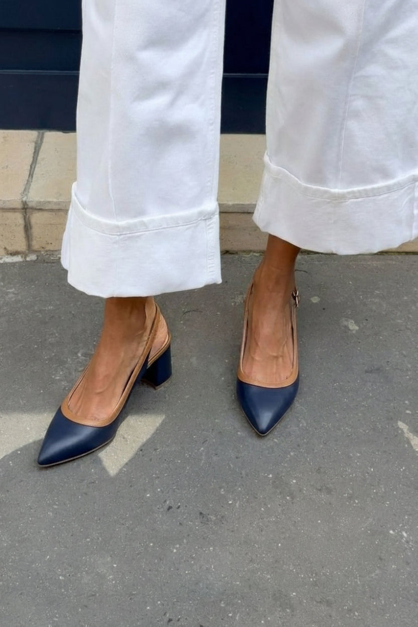 Tacones de bloque slingback azul marino en punta