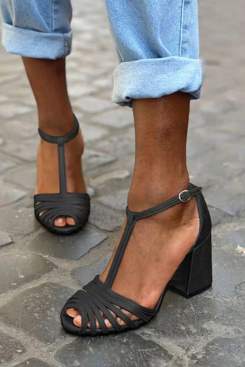 Tacones anchos peep toe con hebilla, tira en T y tiras