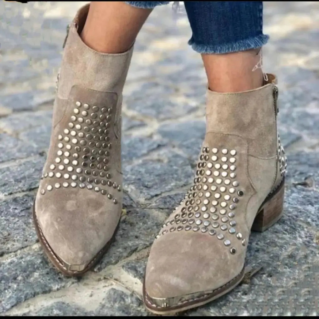 Botas de ante chunky en punta con tachuelas