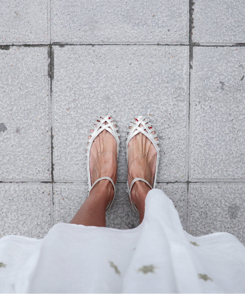 Sandalias cut-out Plata en punta redonda con tira al tobillo