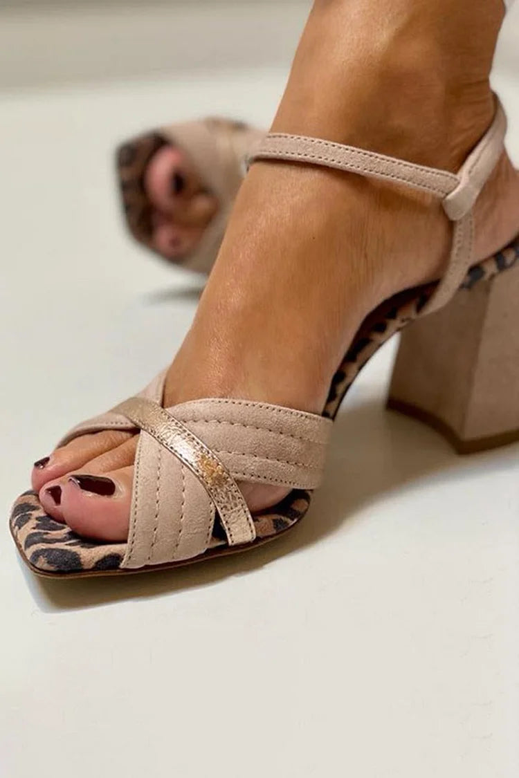 Tacones anchos peep toe estampado de leopardo patchwork Caqui