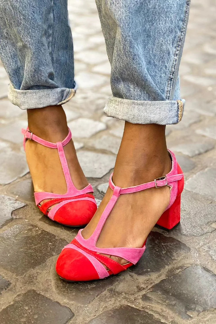 Tacones anchos cut-out color block fucsia con hebilla y tira en T