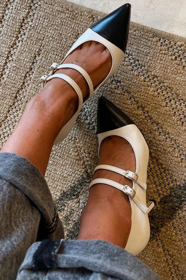 Tacones de aguja color block blanco en punta con doble tira y hebillas