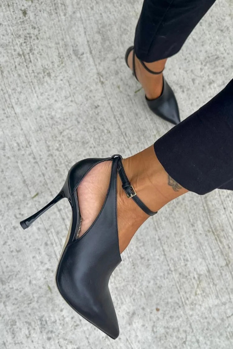 Tacones de aguja cut-out Negro en punta con tira al tobillo y hebilla