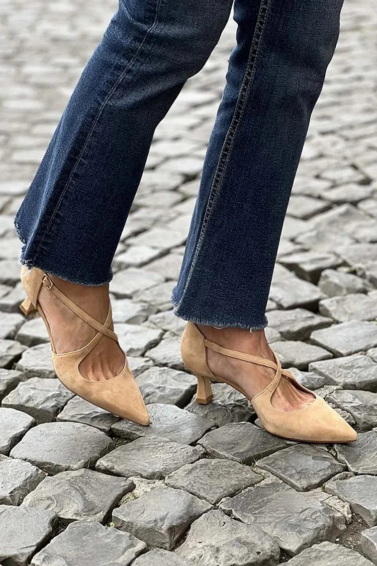 Tacones bajos Caqui en punta de color liso con hebilla y tiras cruzadas