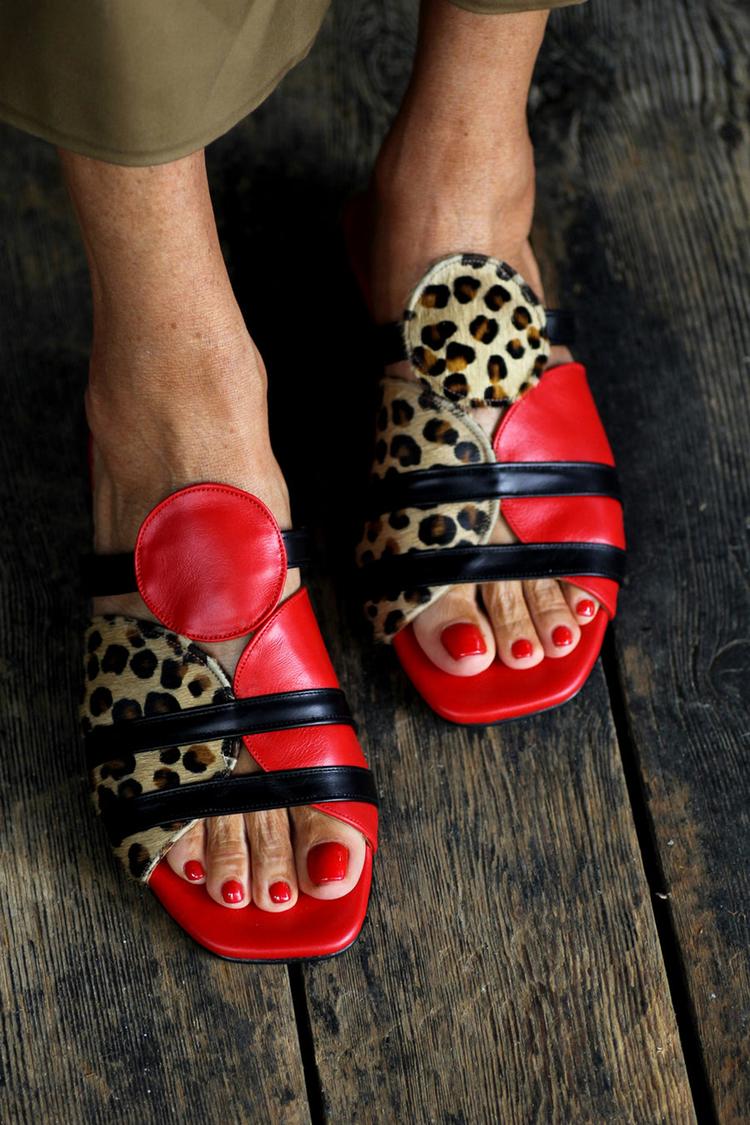 Chanclas color block estampado de leopardo Rojo en punta cuadrada