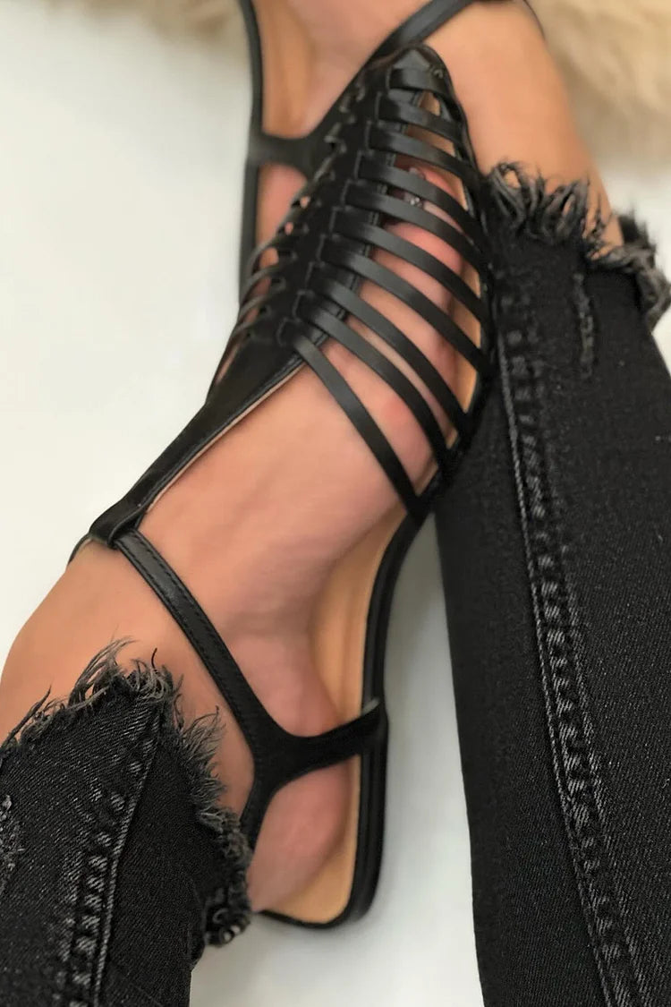 Sandalias cut-out esenciales casual negro en punta con tira en T