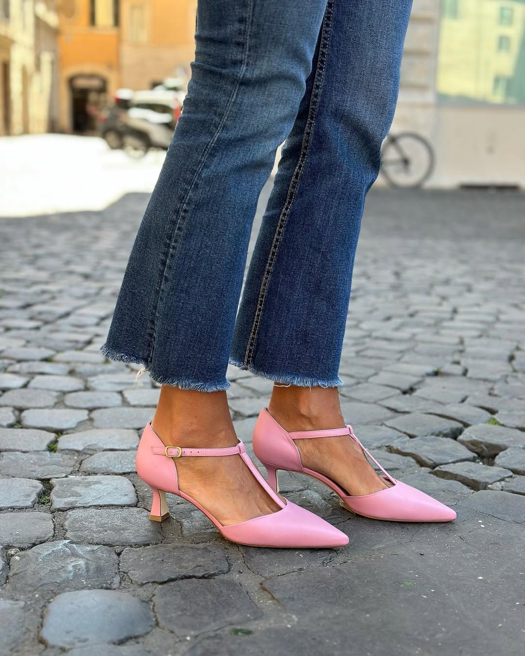 Tacones Mary Jane rosa de aguja en punta con tira en T