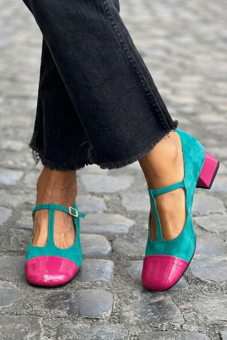 Tacones anchos color block morado de punta redonda con hebilla y tira en T
