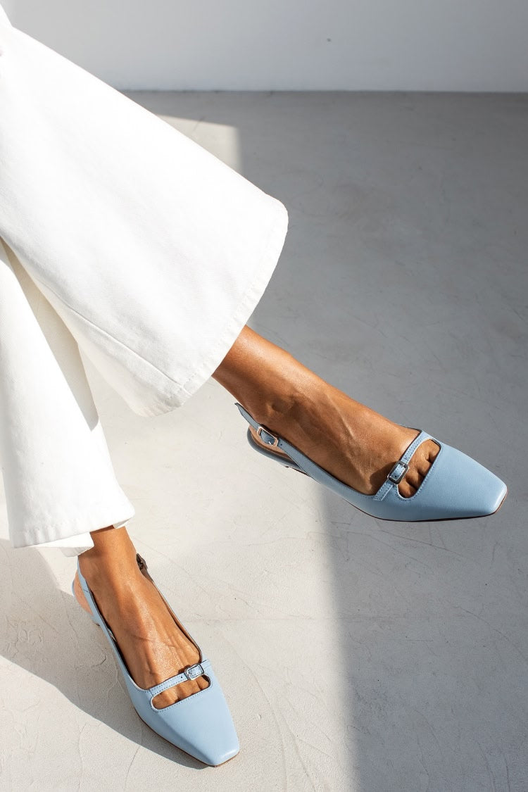 Bailarinas slingback cut-out celeste de punta cuadrada en piel