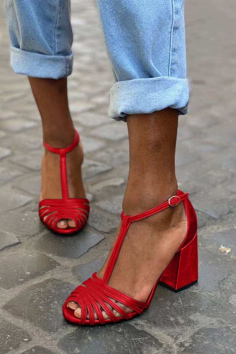 Tacones anchos peep toe con hebilla, tira en T y tiras