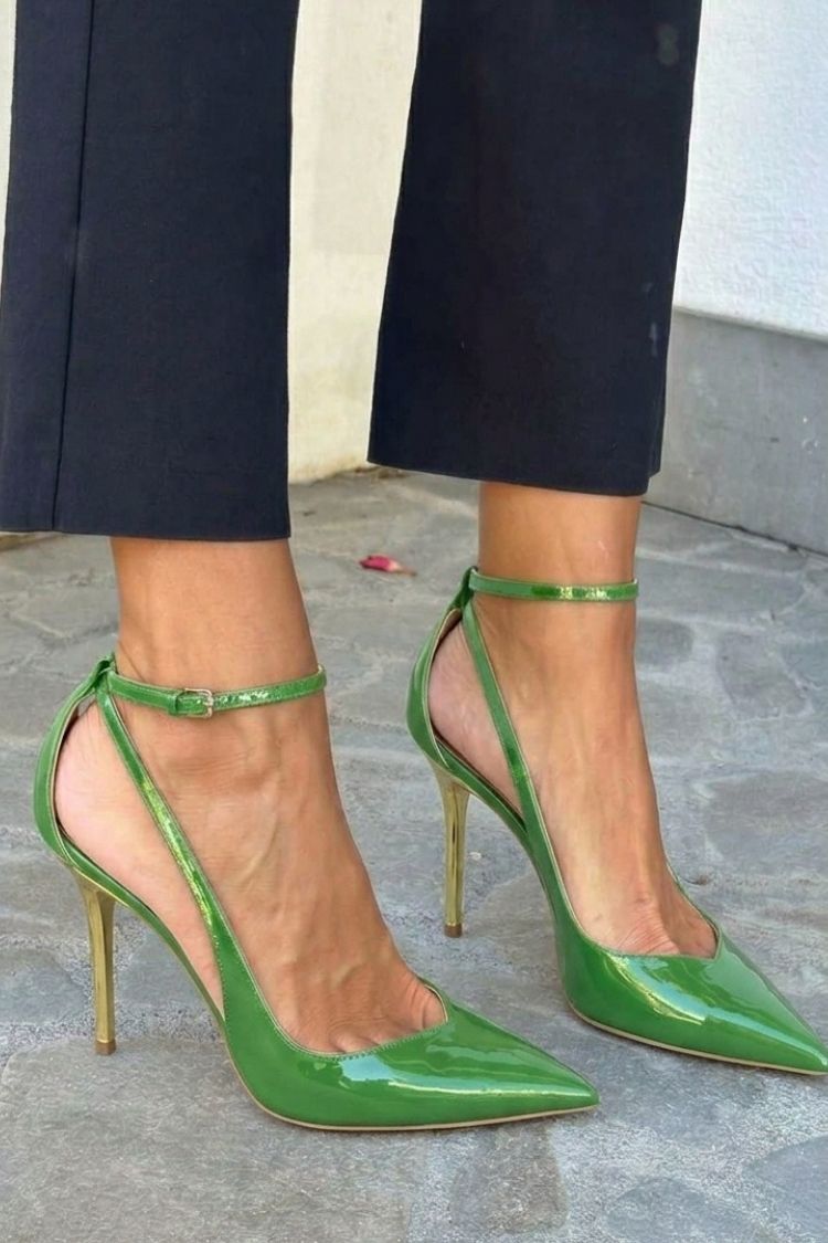 Tacones de aguja charol Negro con tira al tobillo