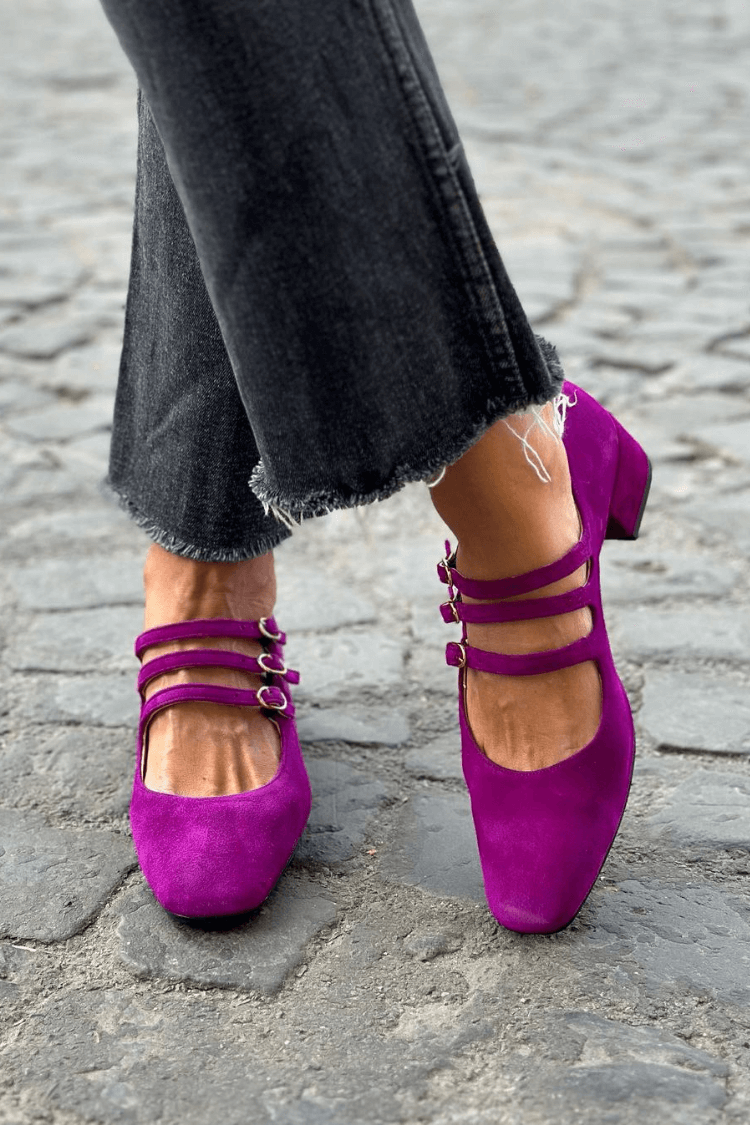 Tacones anchos morado de punta cuadrada con hebilla
