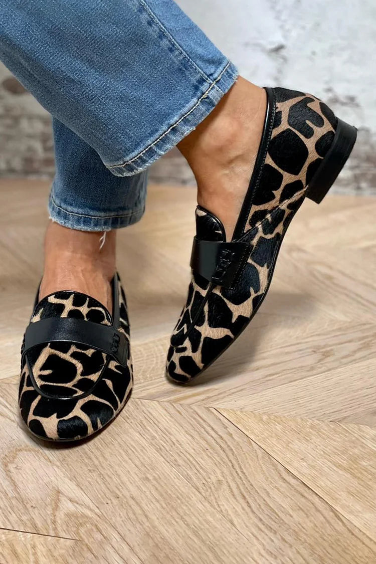 Mocasines slip-on color block estampado de vaca en punta redonda