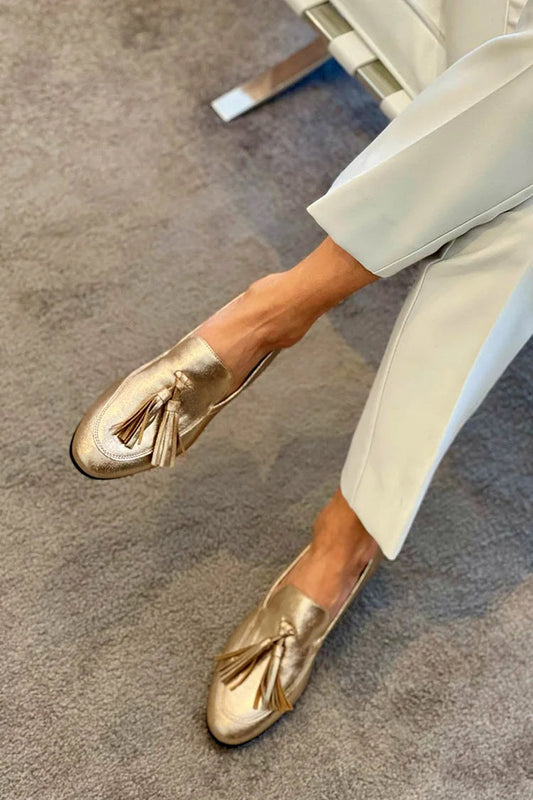 Mocasines brillantes metalizados Oro con costuras a la vista