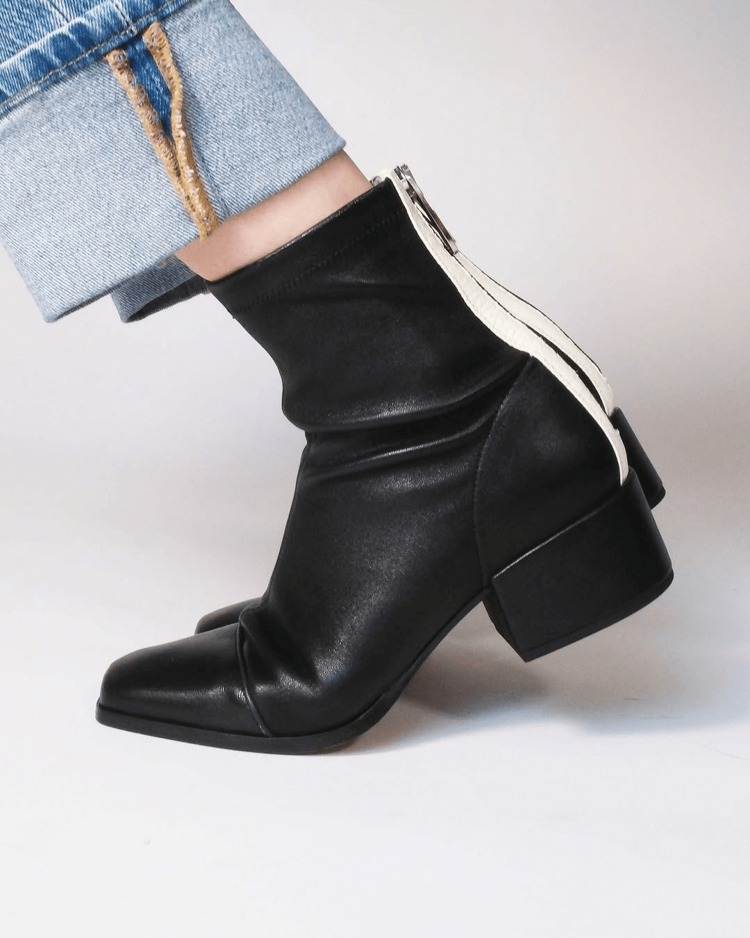 Botines color block negro de punta cuadrada con cremallera y tacón bajo de bloque