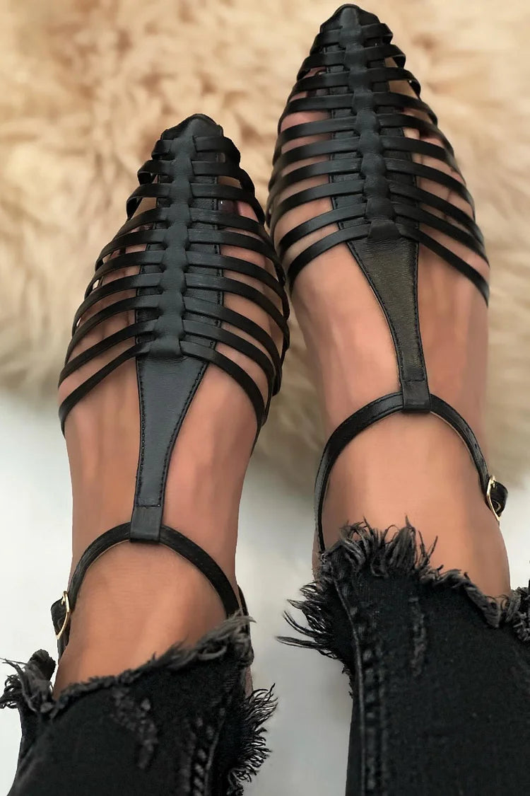 Sandalias cut-out esenciales casual negro en punta con tira en T