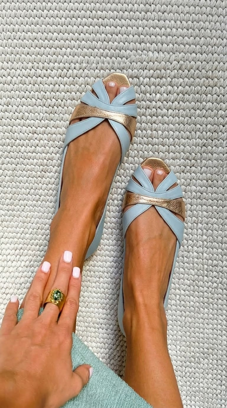 Bailarinas peep toe metalizadas azul y oro