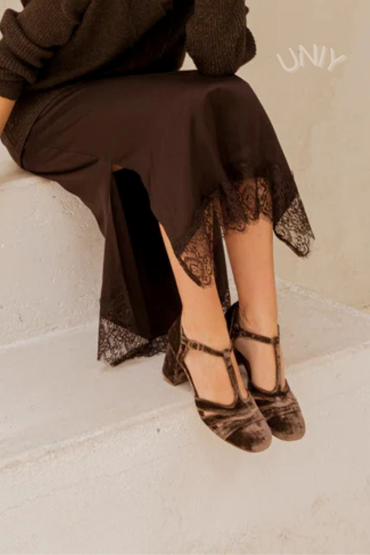Tacones anchos cut-out de terciopelo con hebilla y tira en T