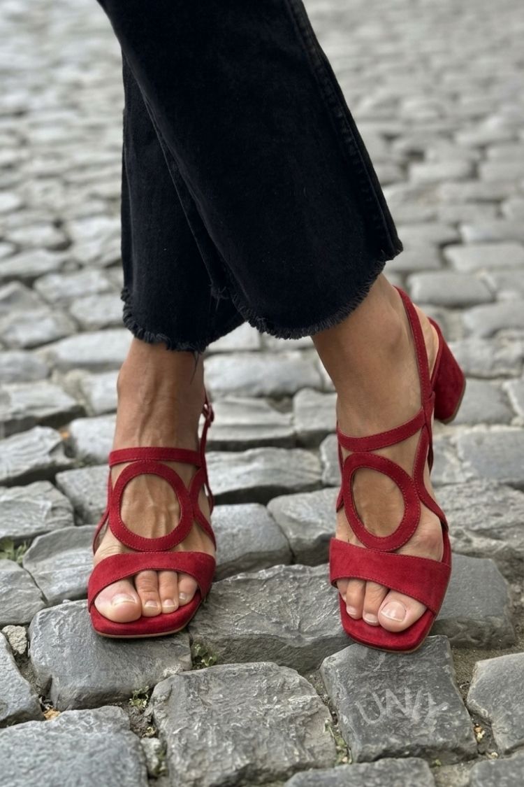 Sandalias de tacón slingback cut-out amarillo de punta cuadrada