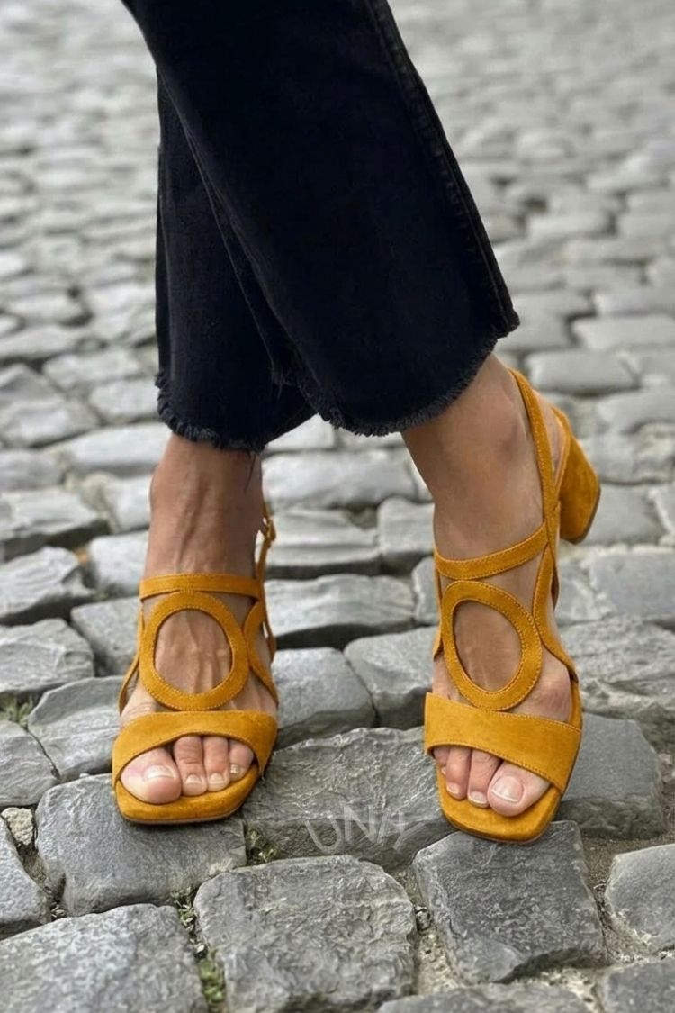 Sandalias de tacón slingback cut-out amarillo de punta cuadrada