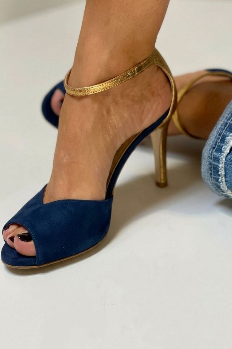 Tacones de aguja de punta abierta con glitter, tira al tobillo y hebilla