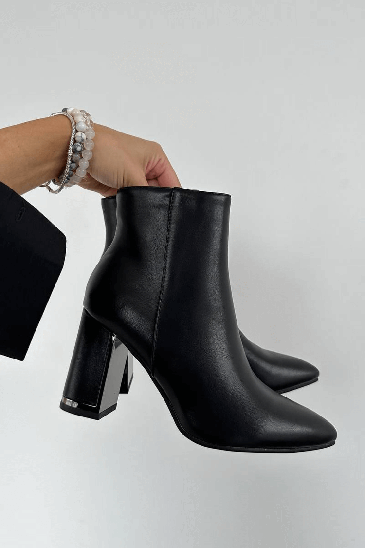 Botas elegantes chunky en punta de piel sintética