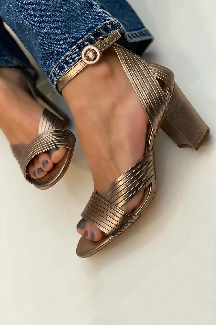 Sandalias oro con tira al tobillo