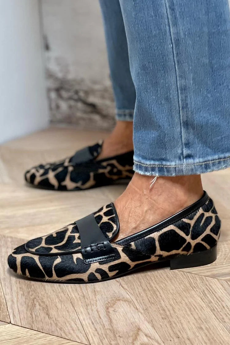 Mocasines slip-on color block estampado de vaca en punta redonda
