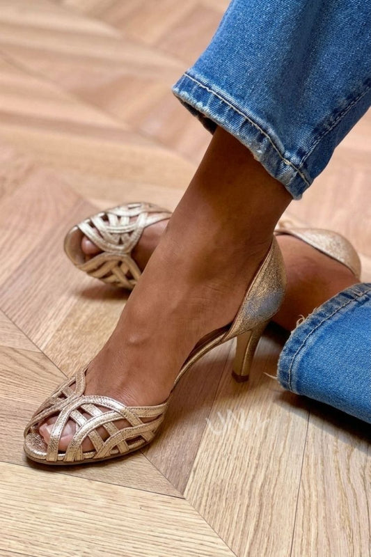 Tacones medios peep toe metalizados oro