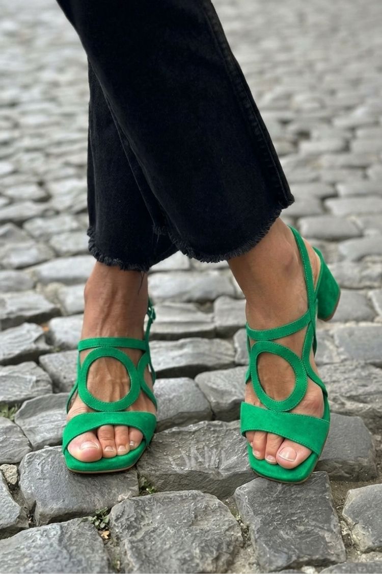 Sandalias de tacón slingback cut-out amarillo de punta cuadrada