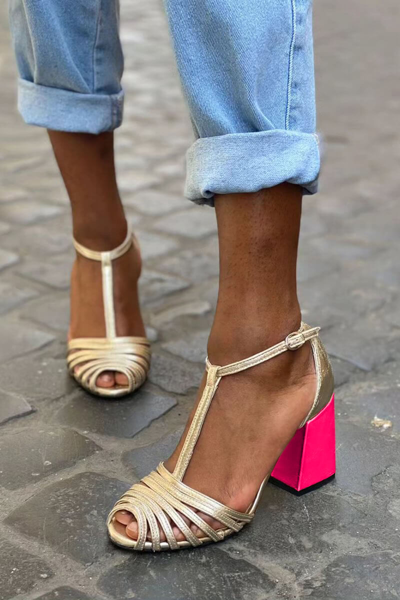 Tacones anchos peep toe con hebilla, tira en T y tiras