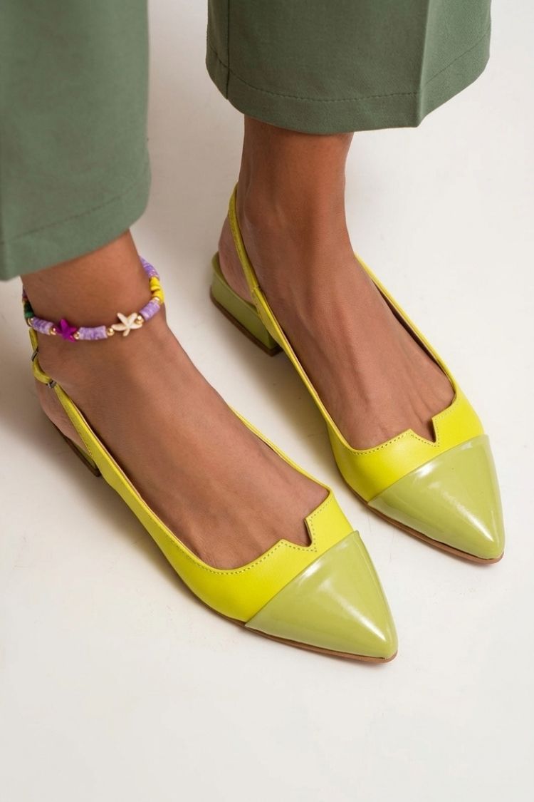 Bailarinas slingback cut-out color block en punta con hebilla