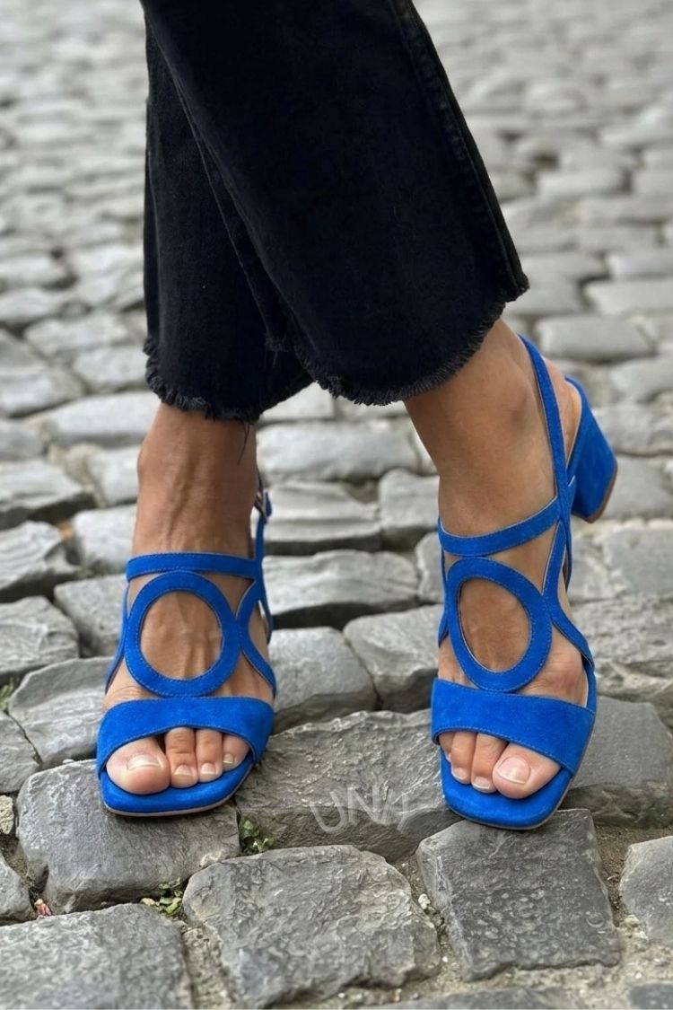 Sandalias de tacón slingback cut-out amarillo de punta cuadrada