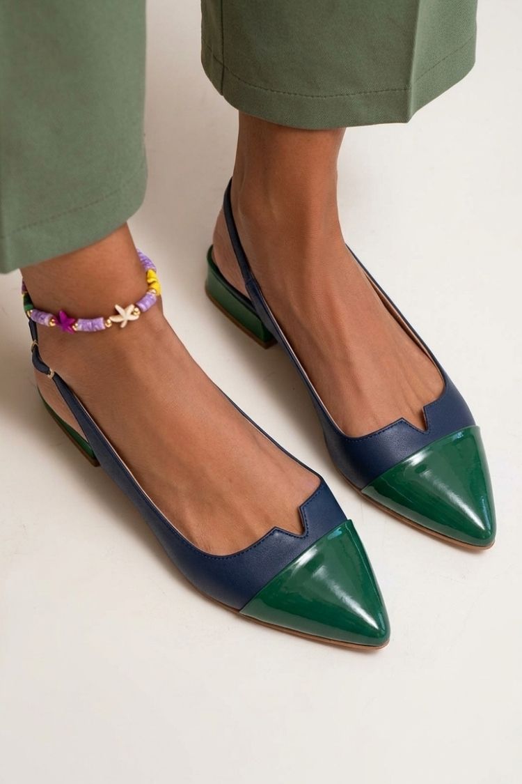 Bailarinas slingback cut-out color block en punta con hebilla