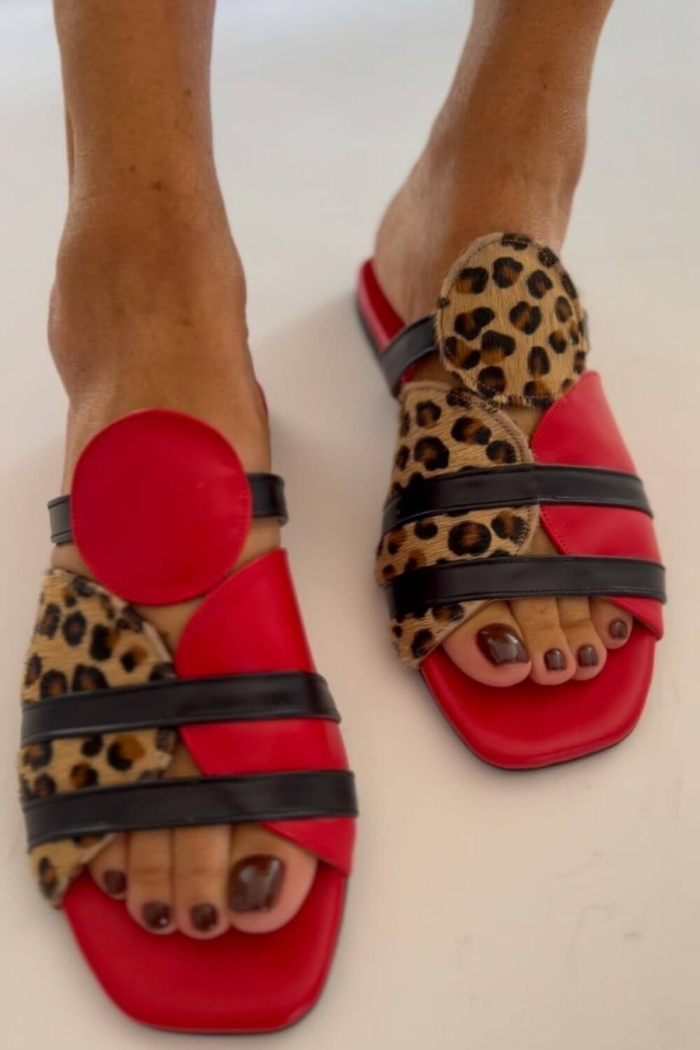 Chanclas color block estampado de leopardo Rojo en punta cuadrada