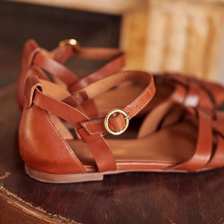 Sandalias cut-out peep toe de color liso con tira al tobillo y hebilla
