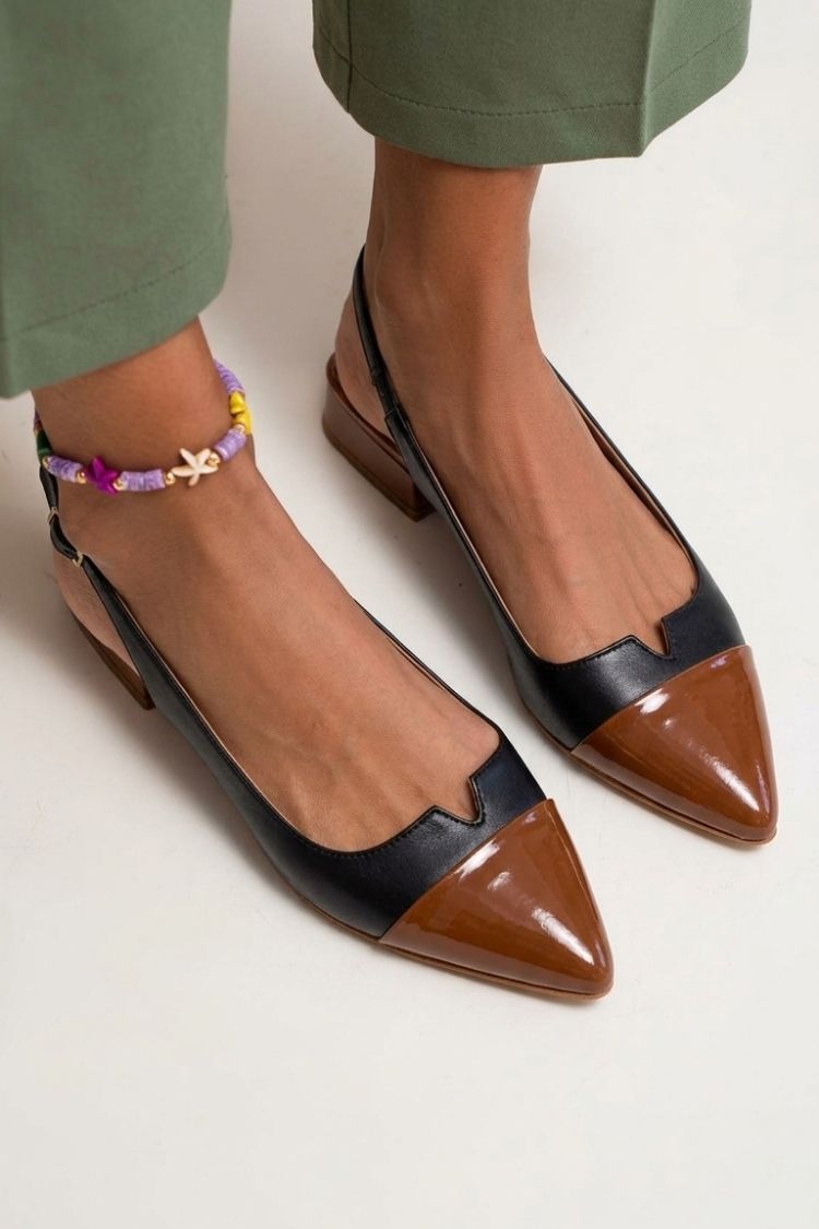 Bailarinas slingback cut-out color block en punta con hebilla
