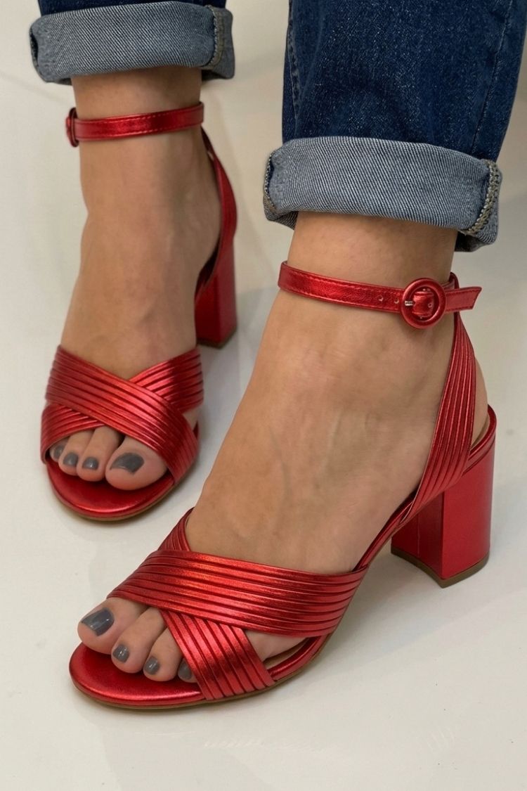 Sandalias oro con tira al tobillo
