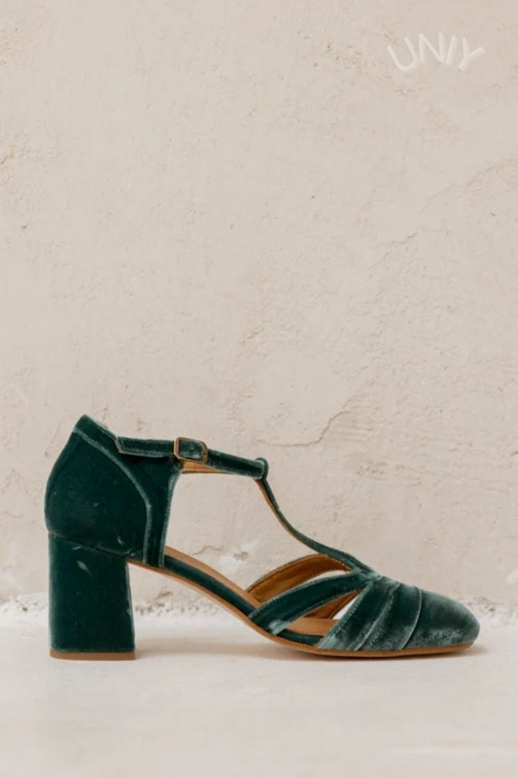 Tacones anchos cut-out de terciopelo con hebilla y tira en T