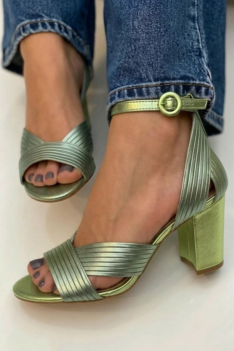 Sandalias oro con tira al tobillo