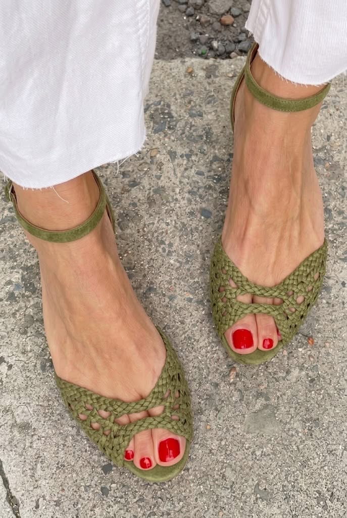 Sandalias cut-out trenzadas elegantes bajas de punta abierta con tira al tobillo