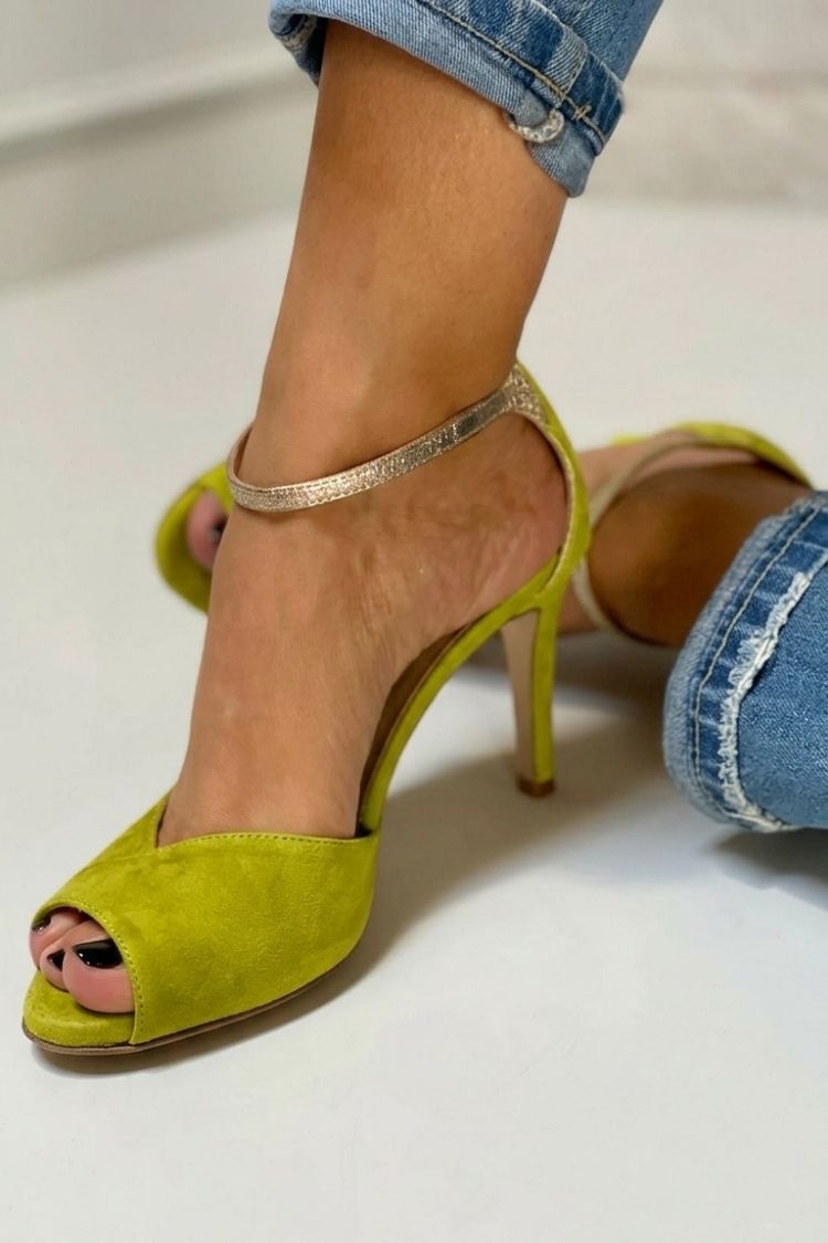 Tacones de aguja de punta abierta con glitter, tira al tobillo y hebilla