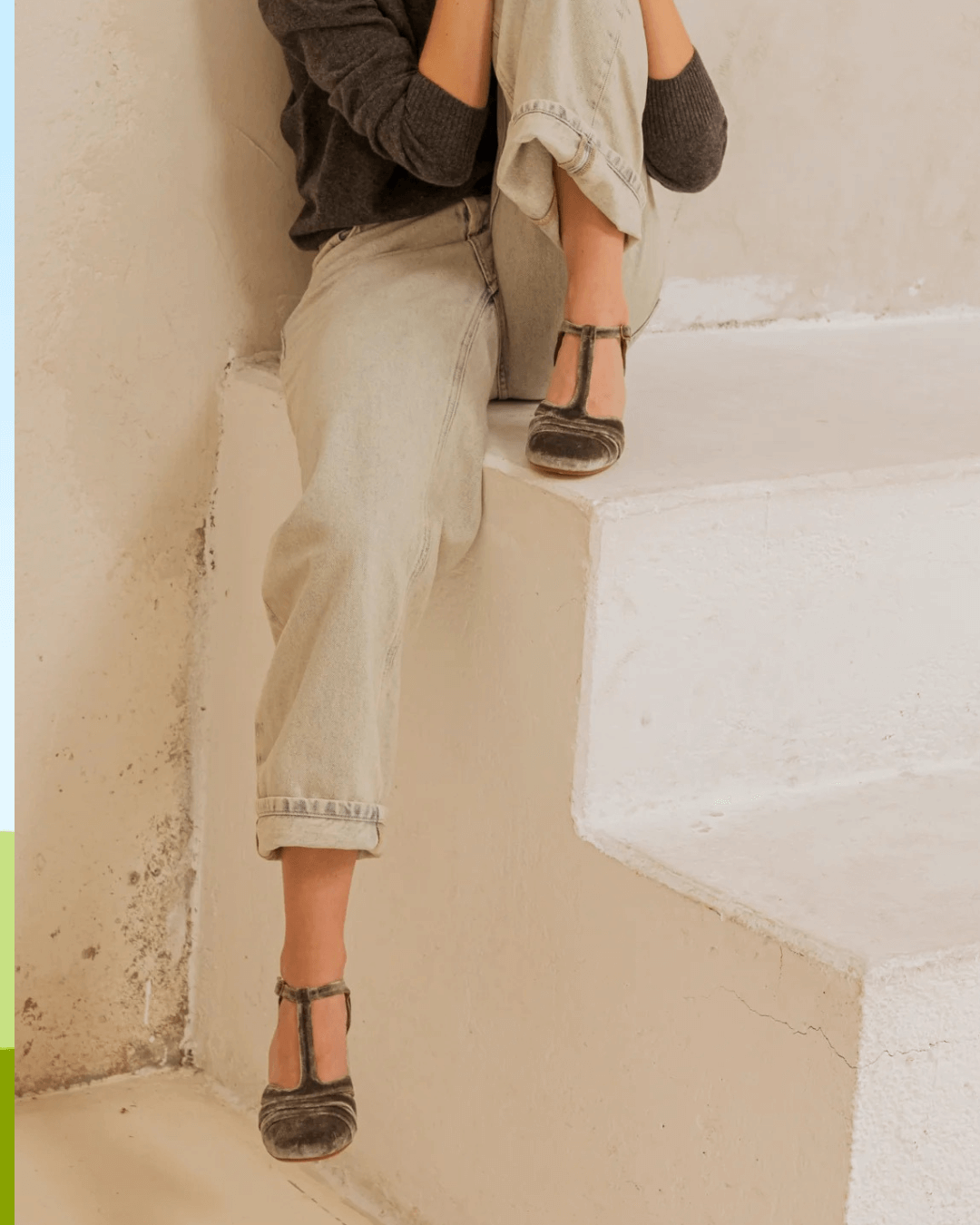 Tacones anchos cut-out de terciopelo con hebilla y tira en T