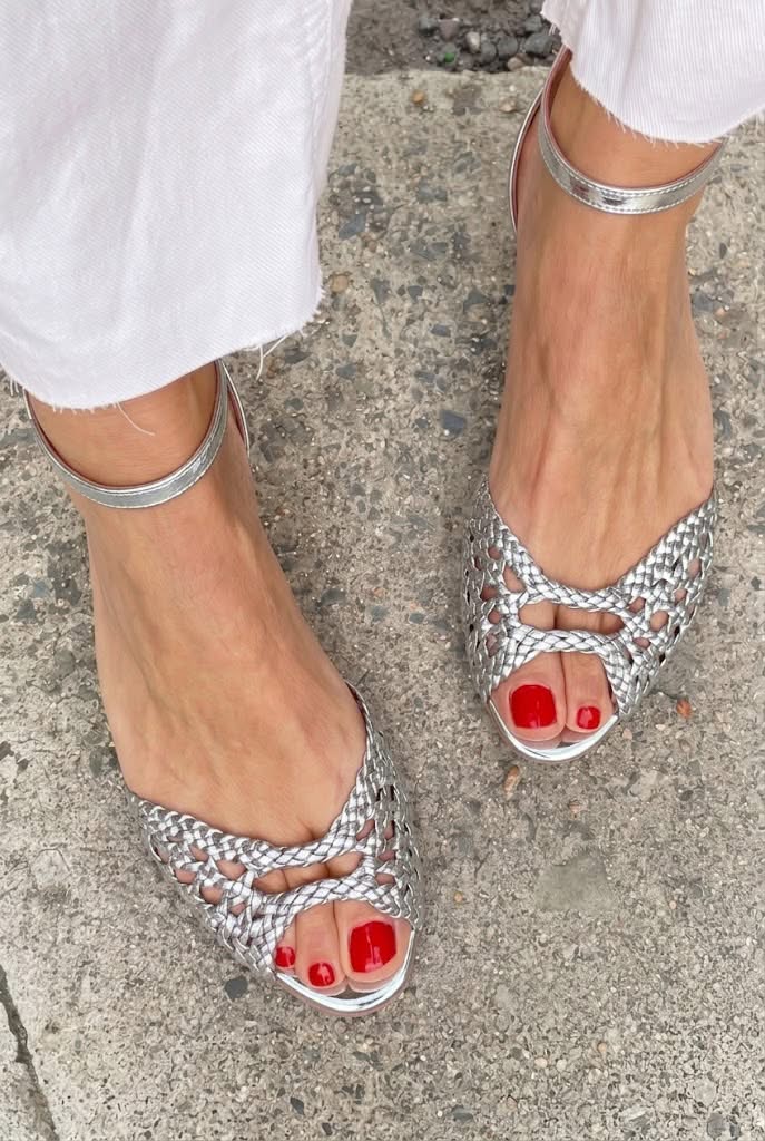 Sandalias cut-out trenzadas elegantes bajas de punta abierta con tira al tobillo