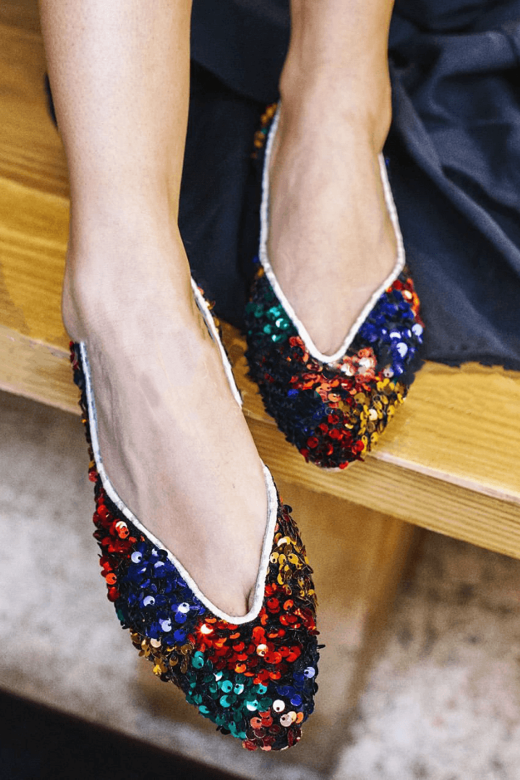 Bailarinas slip-on multicolor con escote en V [Pre-venta]